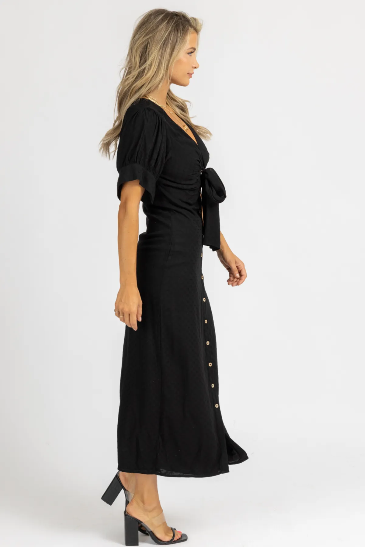 BLACK CENTER TIE CAP SLEEVE MAXI DRESS