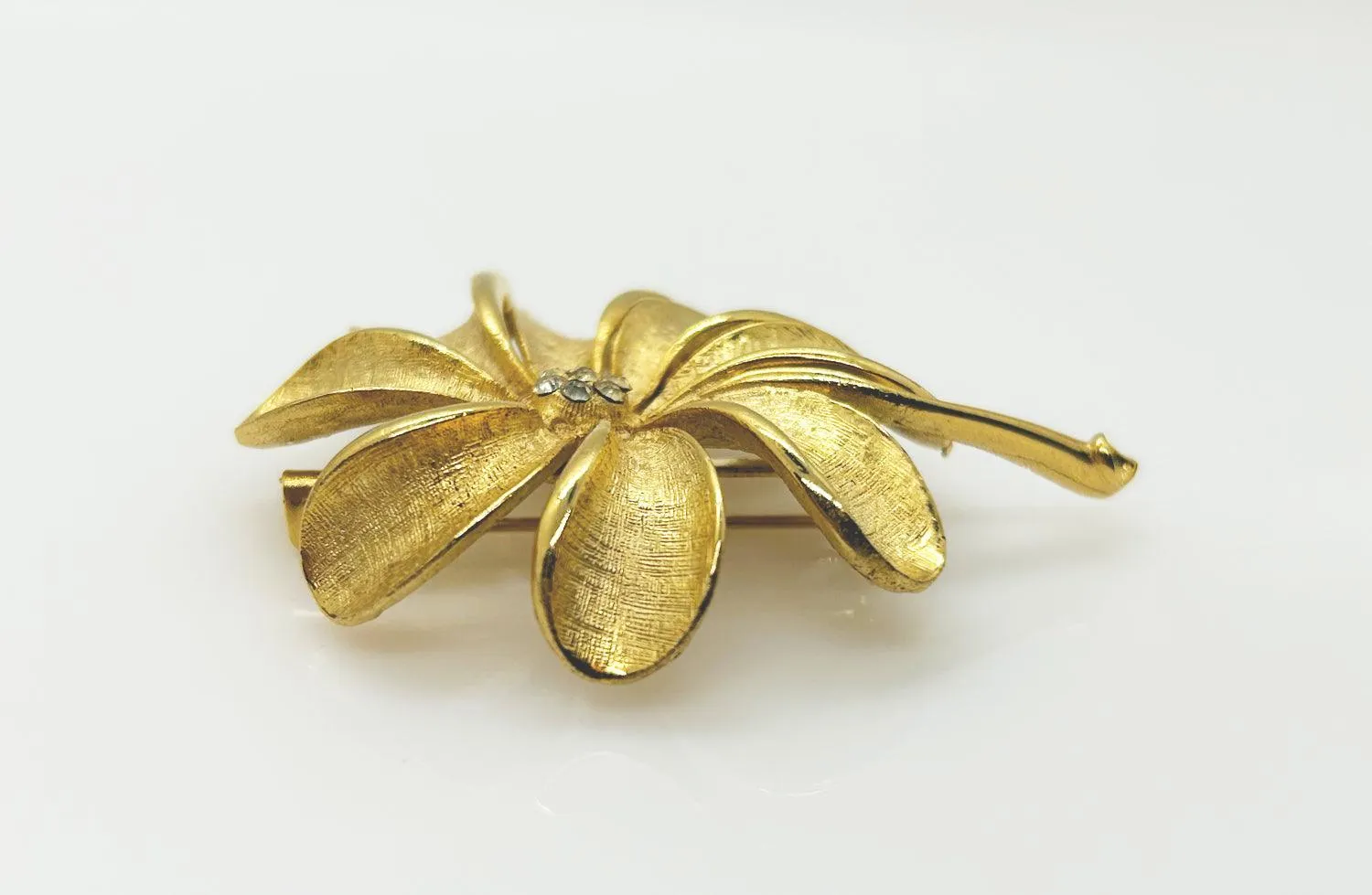 Golden Flower with Long Petals Vintage Brooch