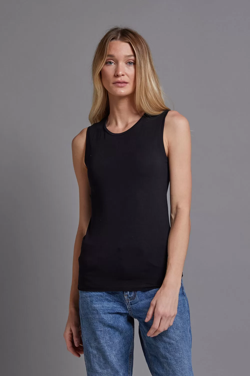 Majestic Sleeveless Tank in Noir