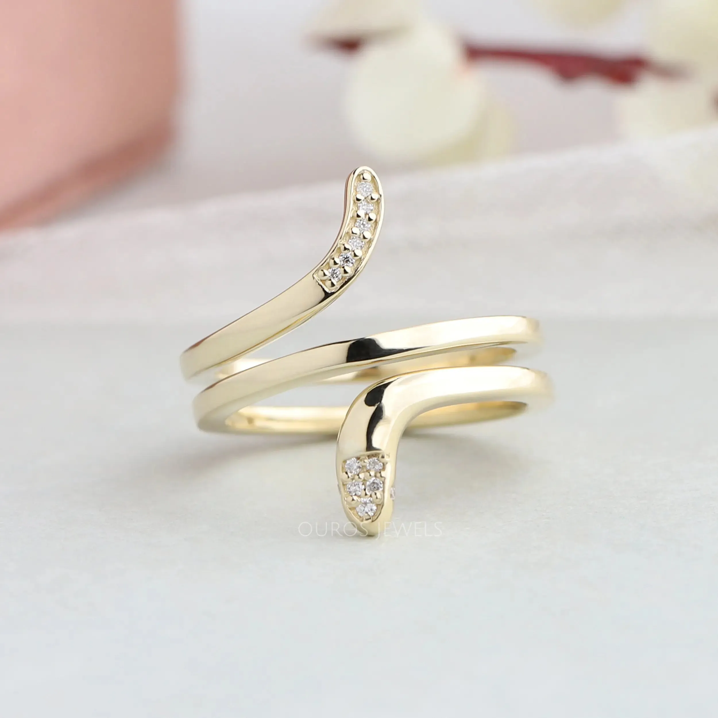 Snake Round Diamond Engagement Ring