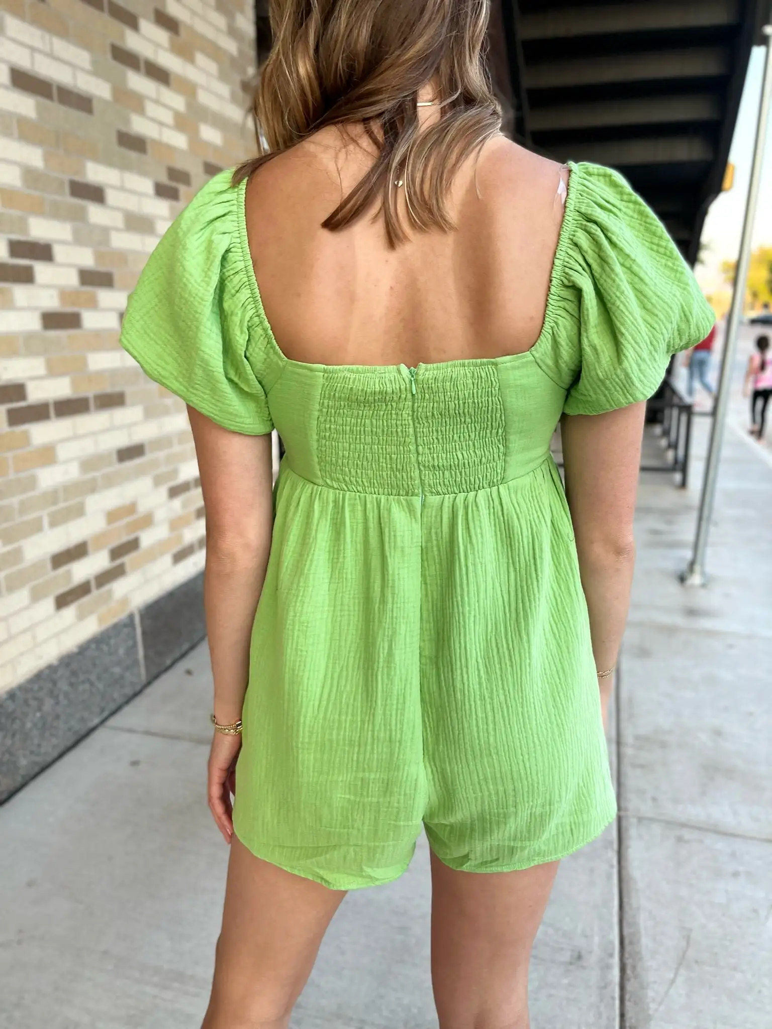 SQUARE NECK BUBBLE SLEEVE ROMPER- Greenery