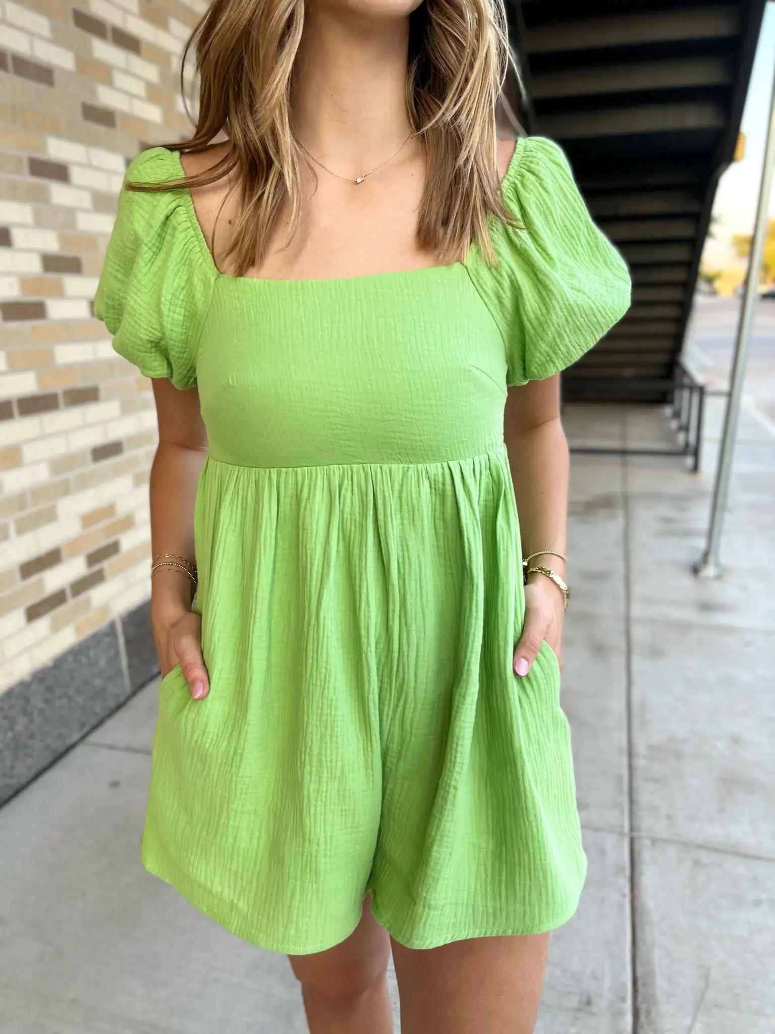 SQUARE NECK BUBBLE SLEEVE ROMPER- Greenery