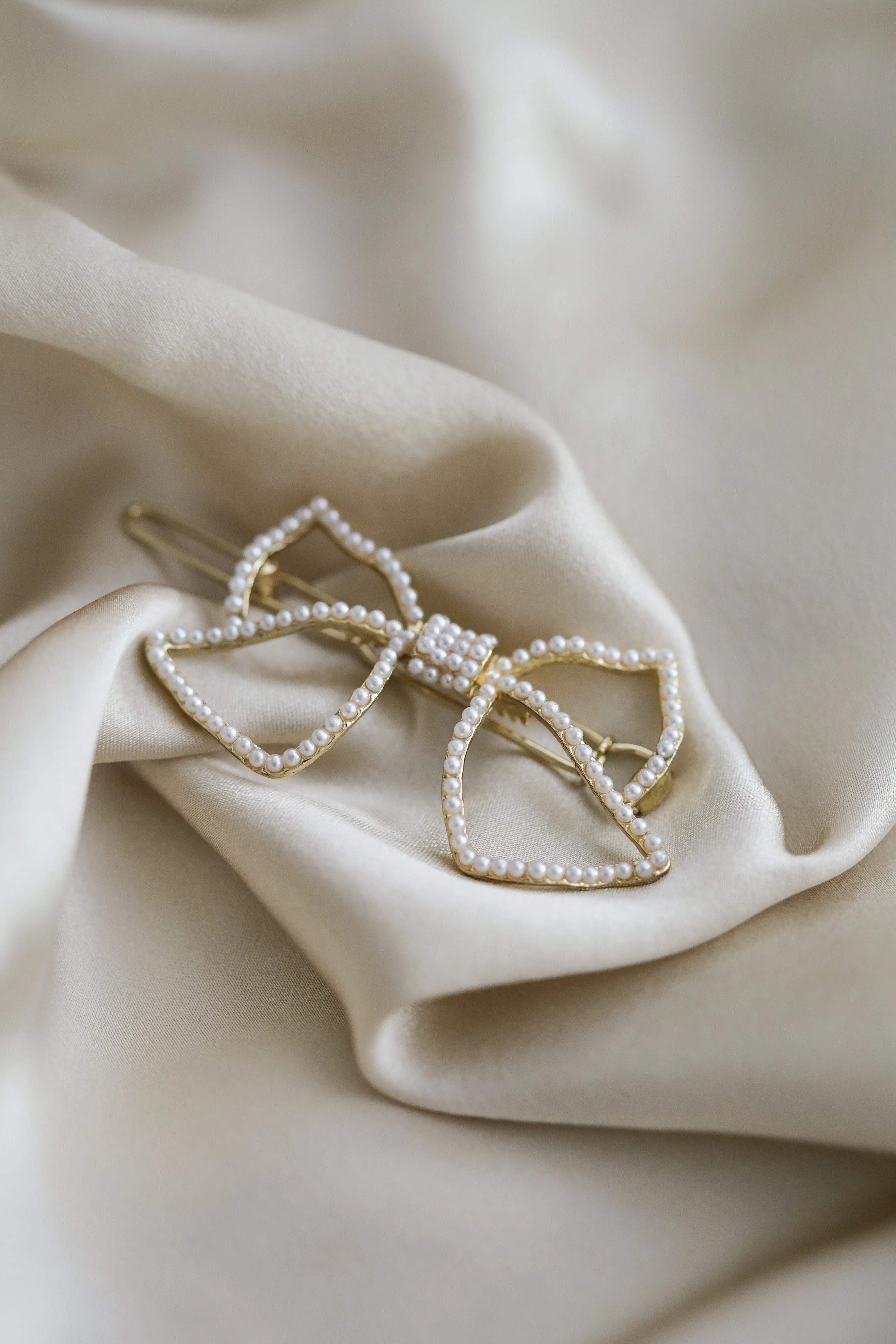 The Heart - Bow Pearls Hair Clip